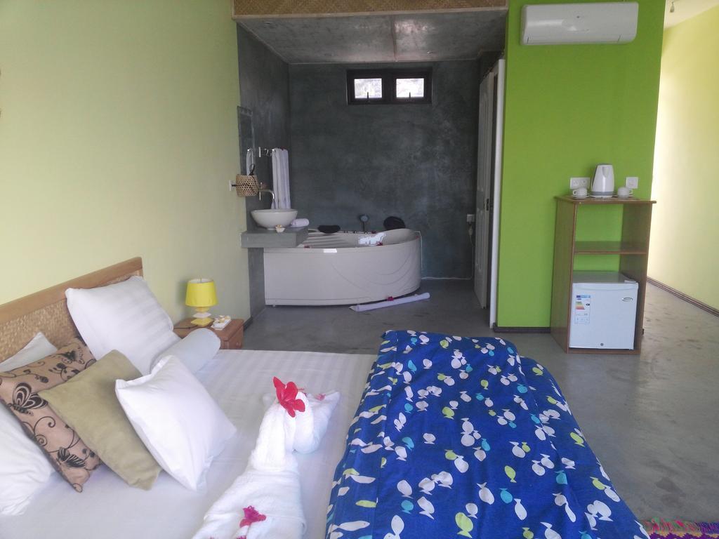 Le Pandanus Hotel Quatre Vents Exterior photo